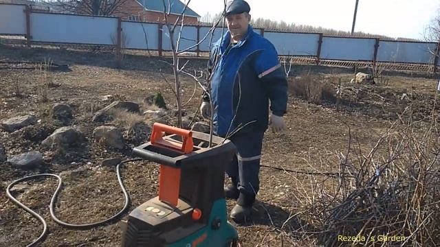 Электрический садовый измельчитель в помощь садоводу.