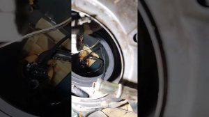 Снимаем  бензаносос Nissan Bluebird Silphy