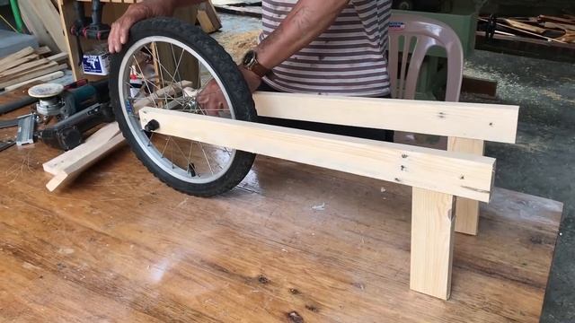 Easy Weekend Woodworking Project.How To Make A Garden Potted Plant Using A rustic Wheelbarrow - DIY смотреть онлайн