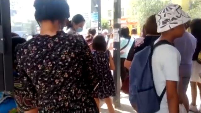 Ситуация с передвижением общественного транспорта в нашем городе со вчерашнего дня не изменилась смотреть онлайн