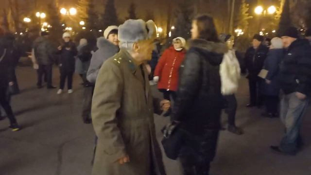 Харьков, танцы в парке,"Но мы должны любовь сберечь" смотреть онлайн
