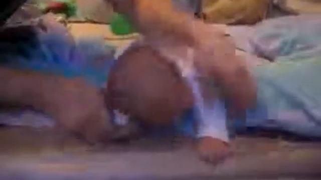 Папа играет с малышом смотреть онлайн