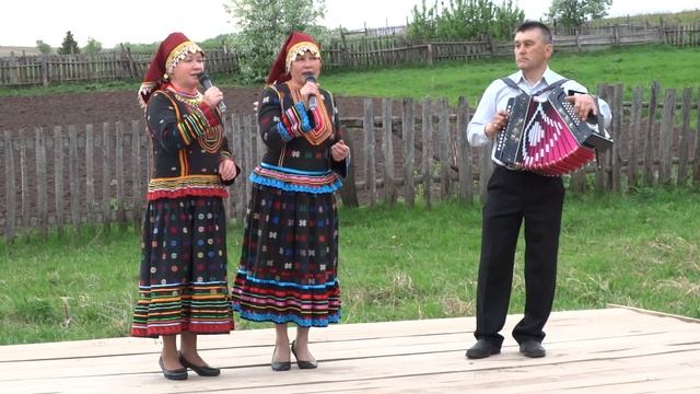 Марийская песня. Радуют Алена и Марина. Видео Василия Хайбуллина смотреть онлайн