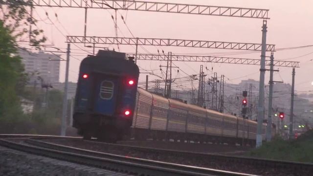 Электровоз ЧС7 с поездом№005Я "Украина" Москва-Киев перегон Бекасово 1-Нара 13.05.2018 смотреть онлайн