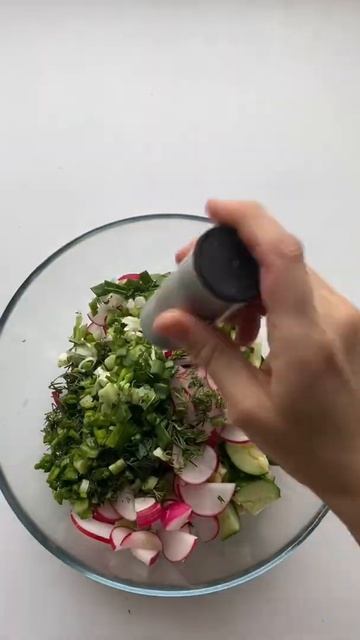 ЛЁГКИЙ САЛАТ ИЗ ДОСТУПНЫХ ПРОДУКТОВ смотреть онлайн