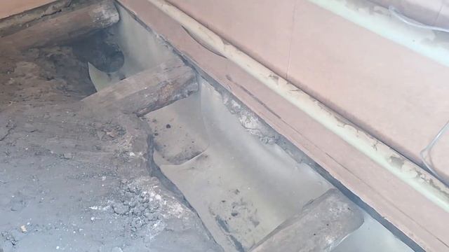 КАК ЗАМЕНИТЬ ДЕРЕВЯННЫЙ ПОЛ В ЧАСТНОМ ДОМЕ? / БЮДЖЕТНЫЙ РЕМОНТ / РЕМОНТ ПО ХАРЬКОВСКИ / СТРОЙКА смотреть онлайн