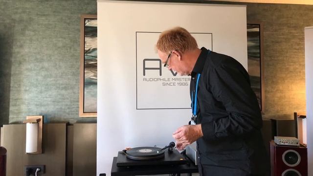 AVM / MOFI Suite @ RMAF 2017 • MOFI Donald Fagen 1-Step/45rpm LP intro only (copyright infringement смотреть онлайн