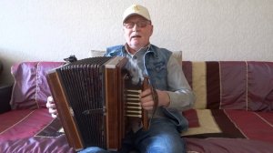 Побудь недотрогой всего лишь два года... " Дворовая песня"