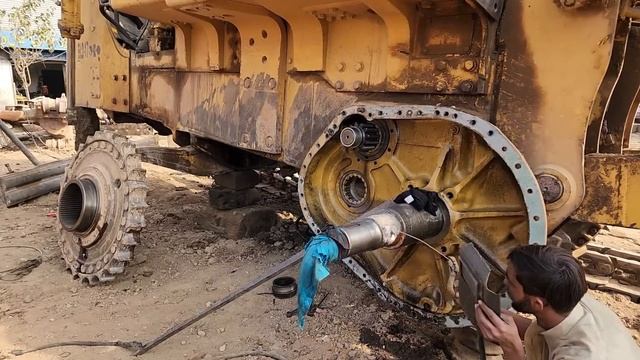 Восстановление узла главной передачи Komatsu. Пакистан