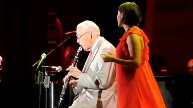 Pink Martini ft. Norman Leyden, Hang On Little Tomato смотреть онлайн