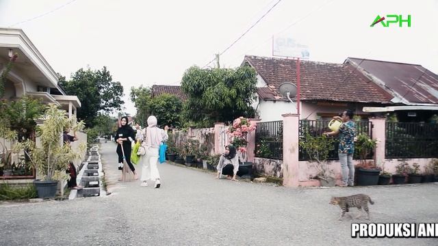 BUSUAK HATI ~ UPIAK BULU ~ LAGU KOCAK MINANG || Official Video Music APH Management смотреть онлайн