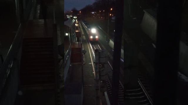 отправление электропоезда ласточка ЭC2Г с Северного вокзала/ Several my station смотреть онлайн