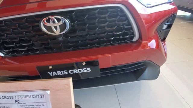 2024 toyota yaris cross 1.5 S HEV CVT / Walk around смотреть онлайн