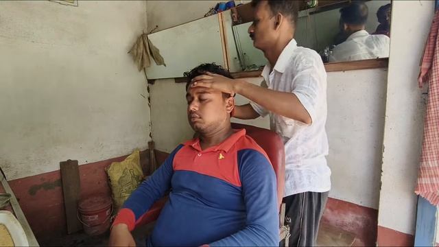 Потрясающий массаж головы и спины от индийского уличного парикмахера||ASMR||МАССАЖ ПАРИКМАХЕРА смотреть онлайн
