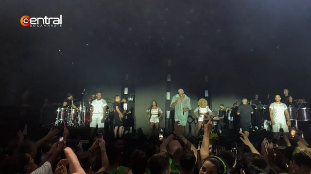 LÉO SANTANA SE EMOCIONA CANTANDO ZONA DE PERIGO NO CARNAVAL DE SALVADOR 2023 смотреть онлайн