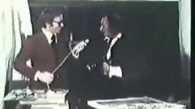 Salvador Dali exhibe ignorancia de Jacobo Zabludovsky смотреть онлайн