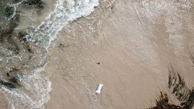 Delivering Drinks With a Drone to Surfers in the Lineup! смотреть онлайн