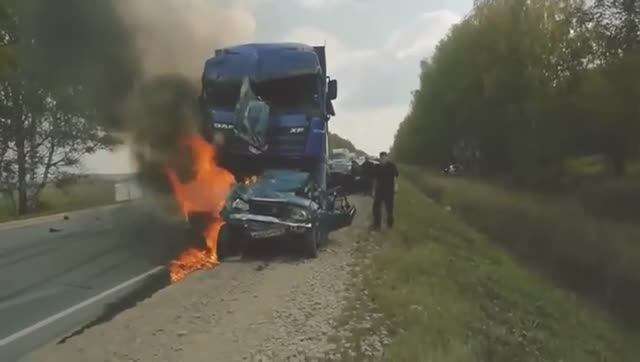 ДТП ЖЕСТЬ! ВОДИТЕЛЬ СГОРЕЛ ЗАЖИВО