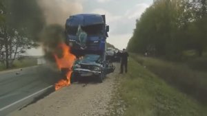 ДТП ЖЕСТЬ! ВОДИТЕЛЬ СГОРЕЛ ЗАЖИВО