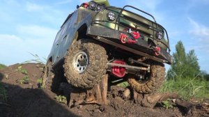 Вытаскиваем застрявший УАЗ.