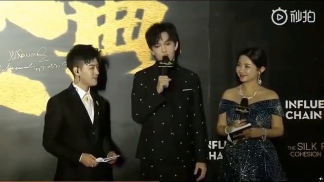 [RUS/EN] ДИМАШ Dimash ~ Silk Road Cohesion Awards 2018 (Красная дорожка+интервью) смотреть онлайн