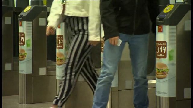 Junk food ban comes into effect on TFL (UK) - BBC London News - 25th February 2019 смотреть онлайн
