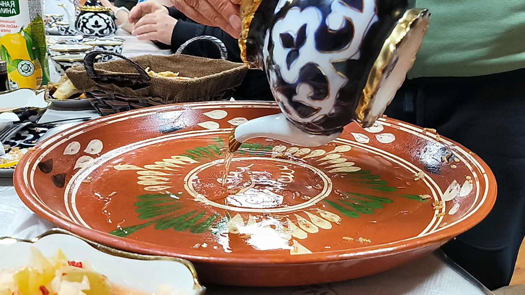 Андижанский плов на думбе и традиция пить чай с лягана, рассказывает Радик абзы 🫖🍚 смотреть онлайн