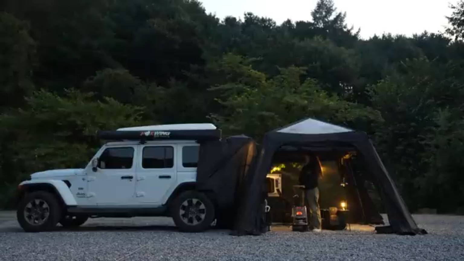 Палатка с возможностью подключения к автомобилю для кемпинга в одиночку