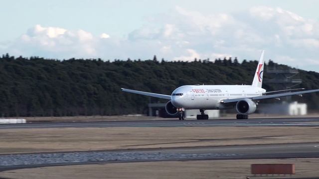 China Eastern Airlines Boeing 777-300ER B-2023 Takeoff from NRT 34R смотреть онлайн