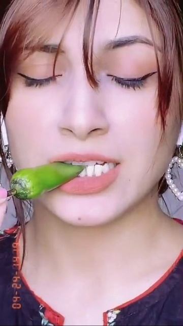 OMG!!! Girl Eating Chili #short смотреть онлайн