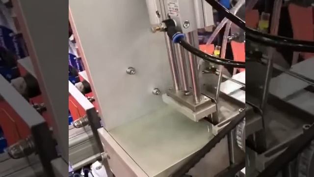 Fully sealed wipes packaging machine Horizontal packaging machine смотреть онлайн