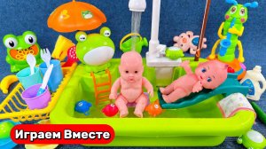 Играем в игрушки вместе ! Ванночка для малышей ! Купаем малышей ! Видео для детей