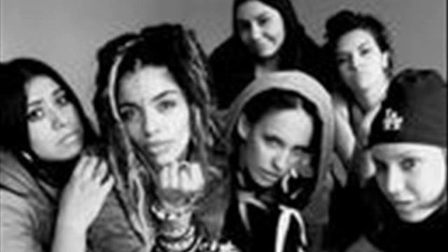 Rimas Femeninas Sobre La Tarima смотреть онлайн