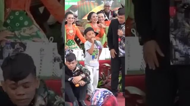 BOCIL NYANYI LAGU TIARA LUCU BERSAMA CAK PERCIL CS #percil #percillucu #funny смотреть онлайн