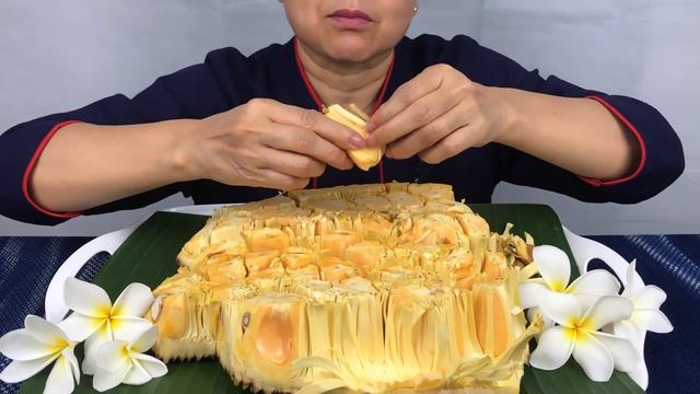 ASMR Yellow Jackfruit | ขนุน | Eating Sounds | Light Whispers | Nana Eats смотреть онлайн