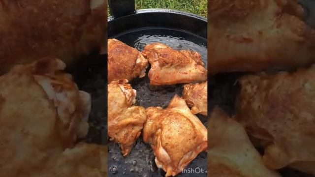 Курица в сковороде на костре! смотреть онлайн