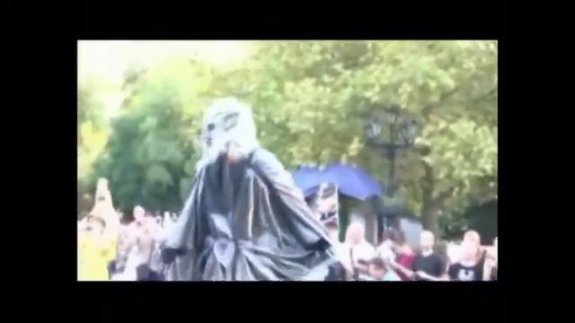 "Земляничная поляна" и "Сатир" -ходули,живые статуи смотреть онлайн