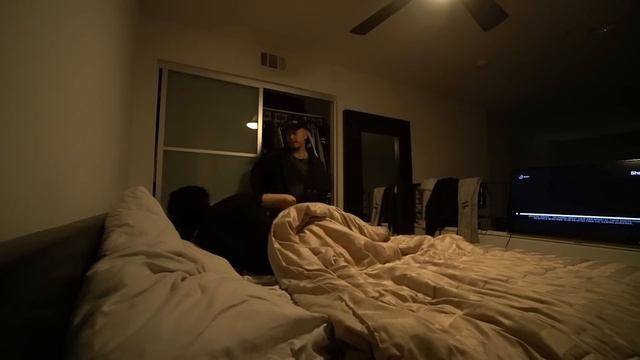 Sneaking Out in the Middle of the Night Prank! смотреть онлайн