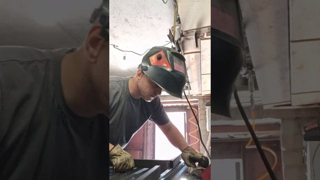 делаю каркас скамейки, реальное время операций#сварка #ремонт #diy #дача #металл смотреть онлайн