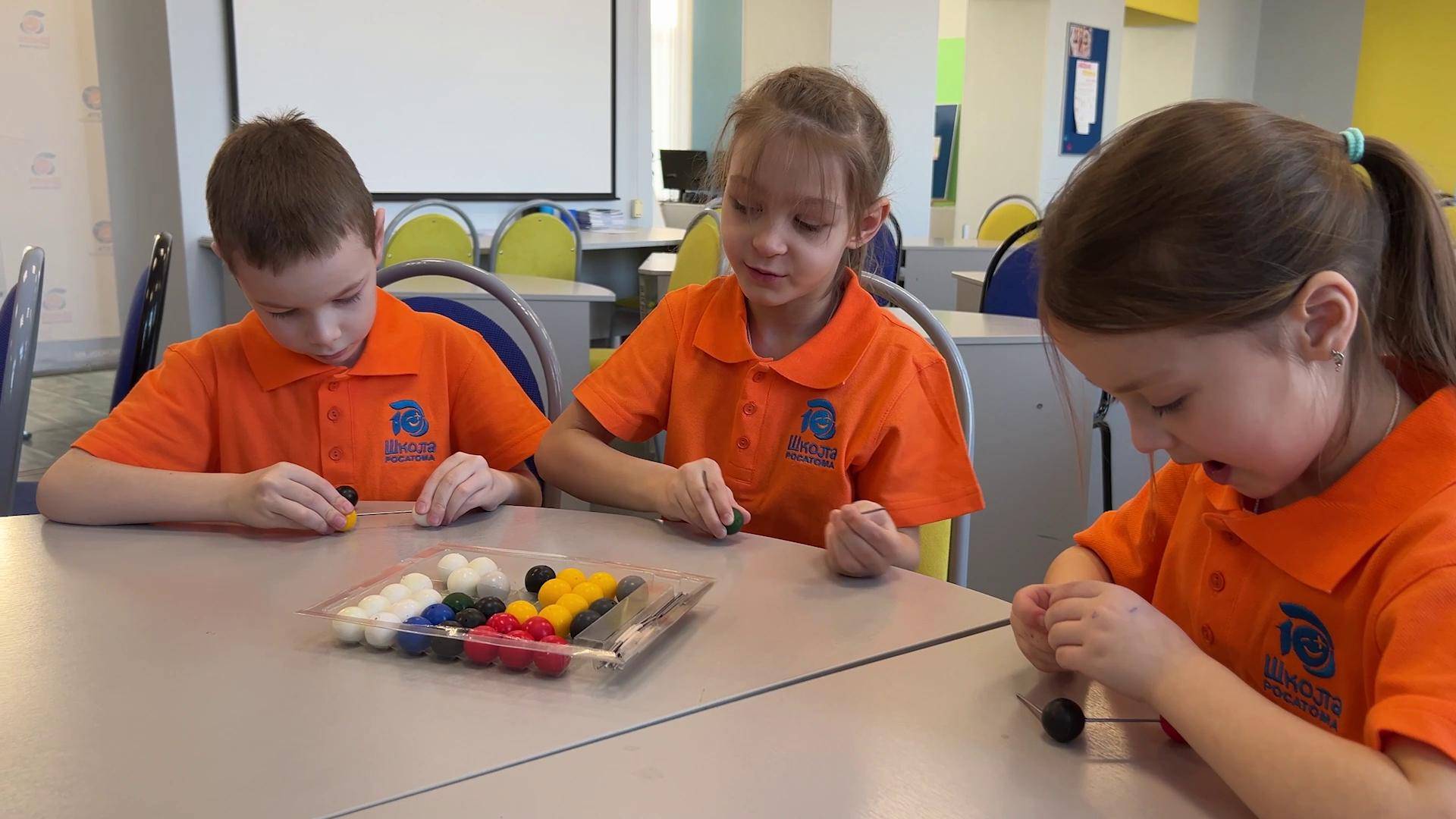 Урок химии в Гимназии №216 «Дидакт», в рамках образовательного события «Крутая наука с Атомовёнком» смотреть онлайн