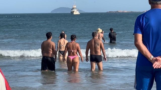 Ритм волн и солнце: прогулка по бразильским пляжам смотреть онлайн