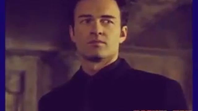 Phoebe and Cole Season 3 - One Of Us смотреть онлайн