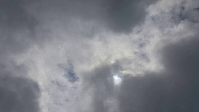 Небо остается голубым