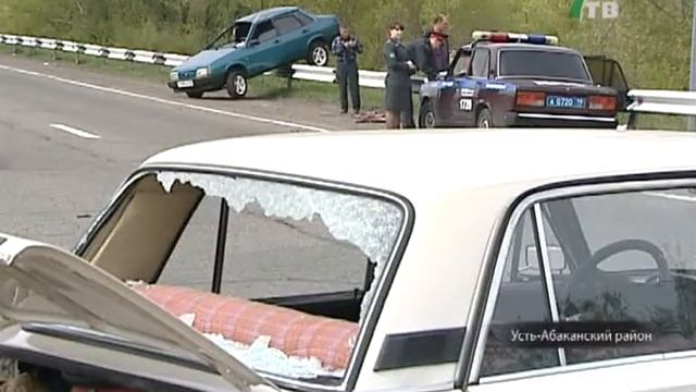 Три машины столкнулись на трассе "Енисей" в районе смотреть онлайн