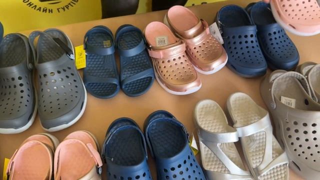 Лот 0424-053303, Крокси та шльопанці мікс, Joybees,вага 3,9 кг (11 шт) Ціна 2860 грн смотреть онлайн