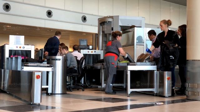 Security inspection of passengers in international Domodedovo airport смотреть онлайн