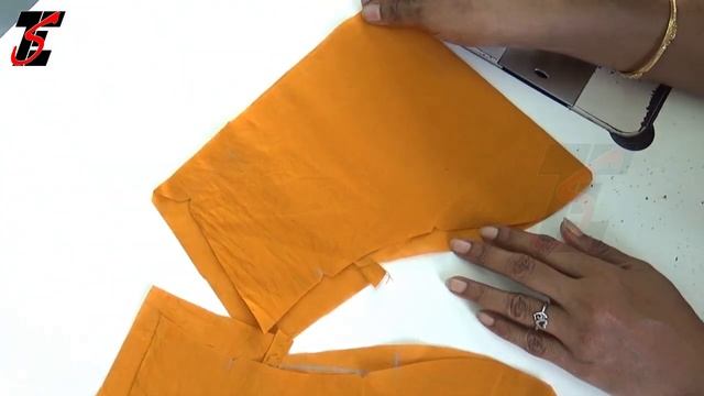 எப்படி குறைவாக உள்ள துணியில் கை வெட்டுவது.Sleeve joind in blouse(DIY)tips смотреть онлайн