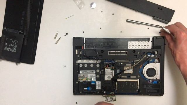 HP Elitebook 2170p BIOS CMOS RTC battery button cell replacement (fast method) смотреть онлайн