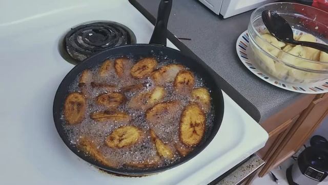 How to make fried plantain and avocado breakfast. смотреть онлайн