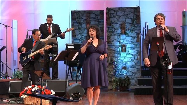 Jennifer Burnett & Thom Lich Serenade with 'God Only Knows' Live Cover by For King + Country смотреть онлайн